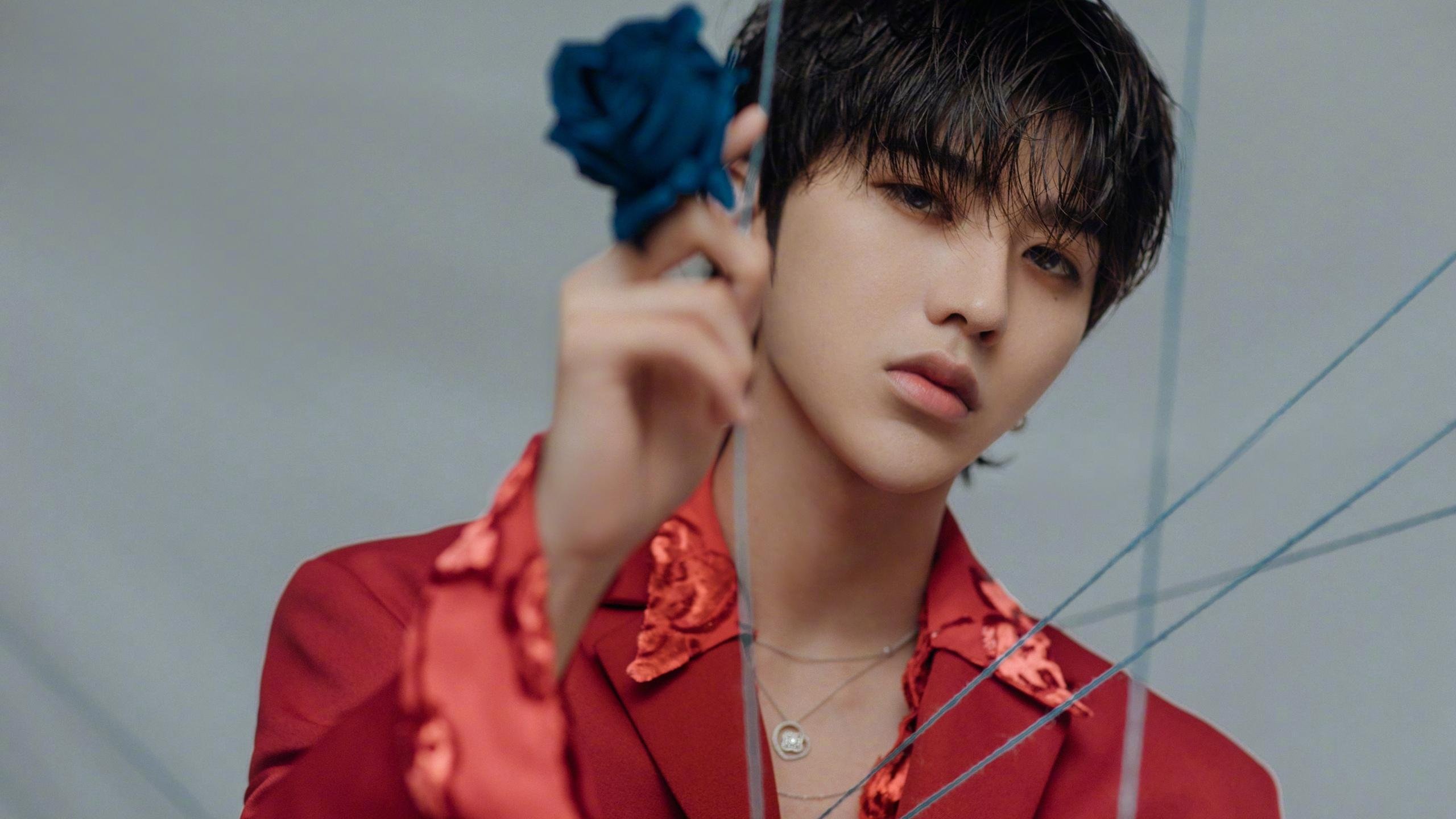 《读卖新闻》头版报道杭州亚运会开幕，关注日本代表团表现。，杭州亚运会新闻稿